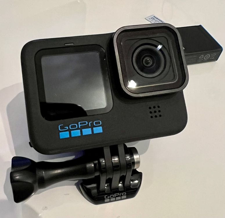 GoPro Hero 10 Black + 128GB MicroSD Card Kaufen auf Ricardo