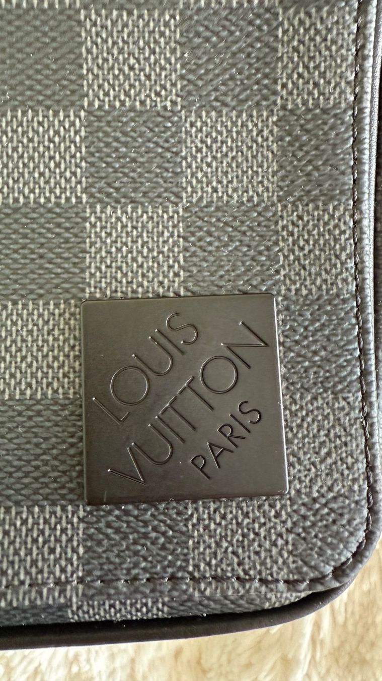 Louis Vuitton Borse: NEU Louis Vuitton District PM Messenger Tasche – Nuovo (secondo la descrizione) da Wollerau venduto da nad_tkc7 3
