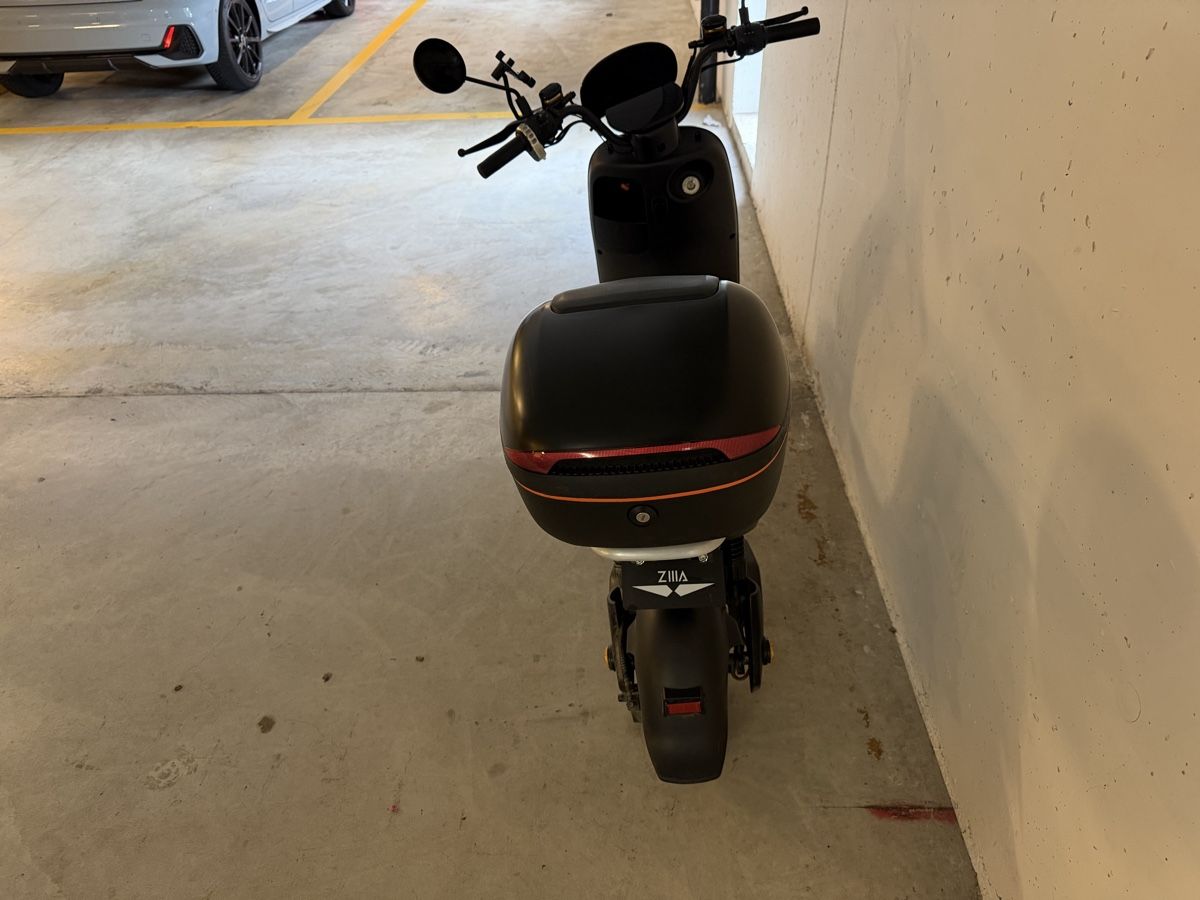 Scooters: E-Roller Zilla Loki mit Topcase – Gebraucht aus Wangen b. Dübendorf von donnaRe 3