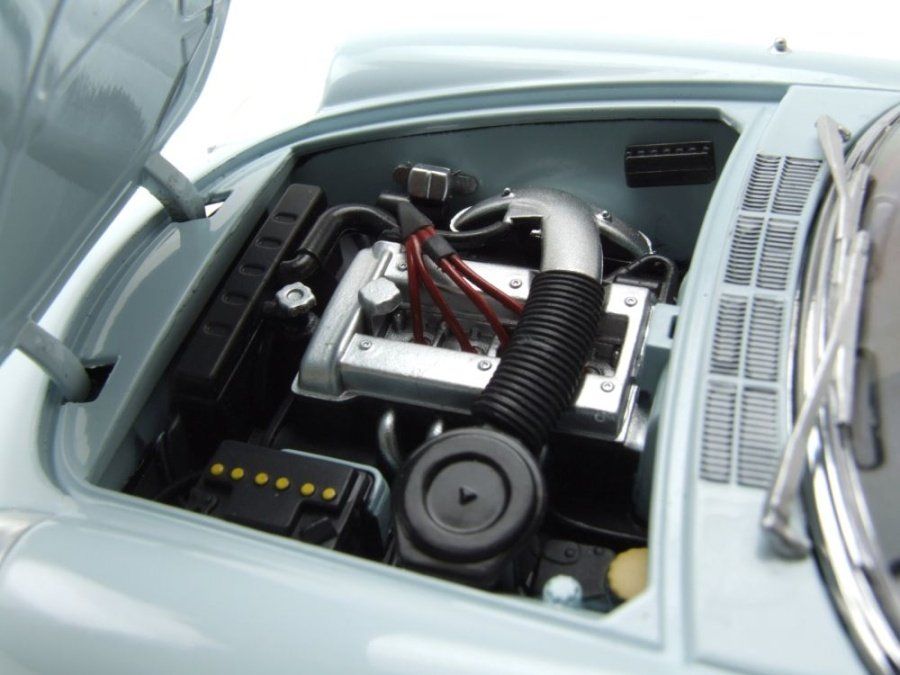 Alfa Romeo Modellini d'auto: Alfa Romeo Duetto Spider 1966-1969 hellblau/ Verdeck schwarz – Nuovo e nell'imballaggio originale da Gerlafingen venduto da espero88 5