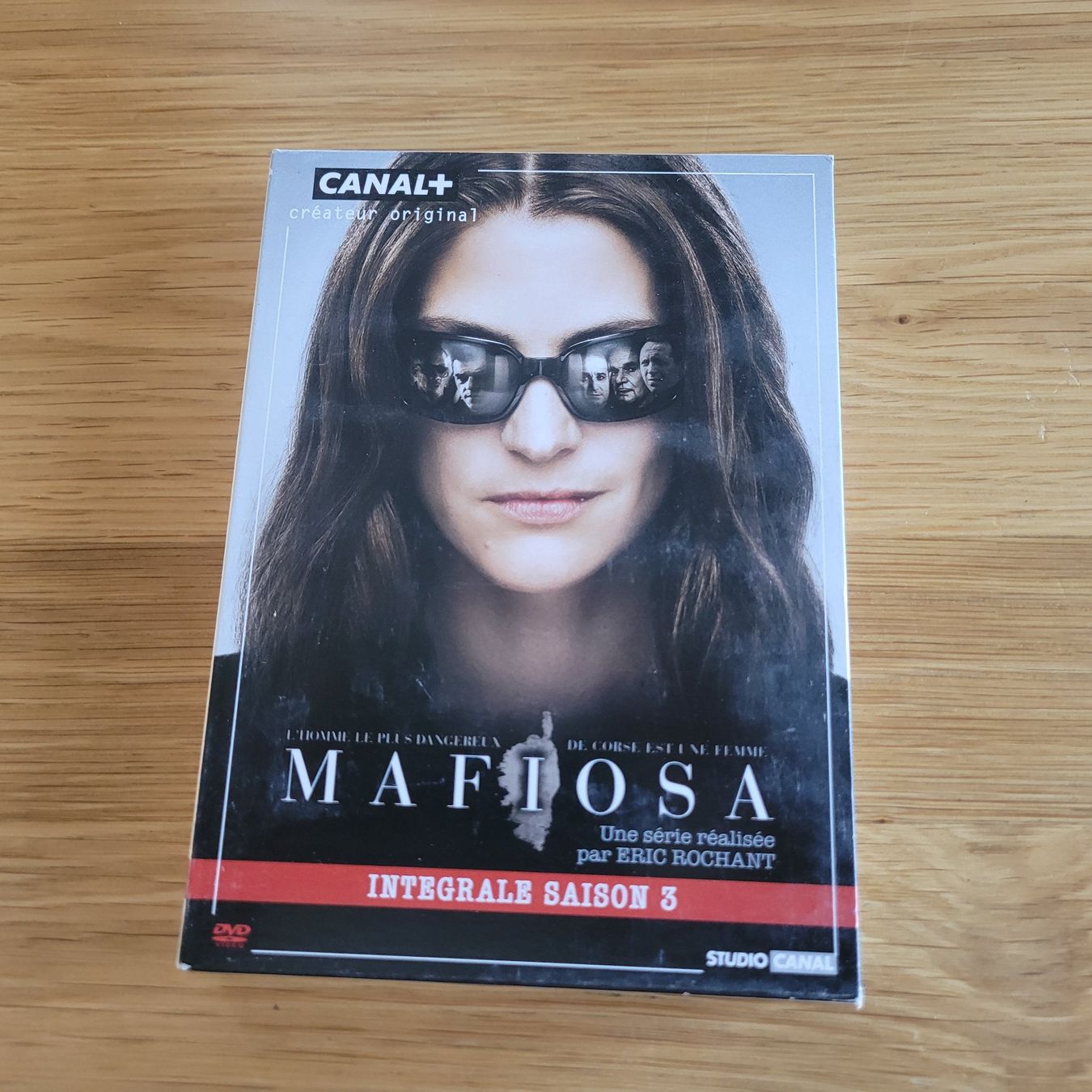 Tous les DVDs: DVD Coffret Mafiosa Saison 3 – D'occasion à Biel/Bienne par Destockweb