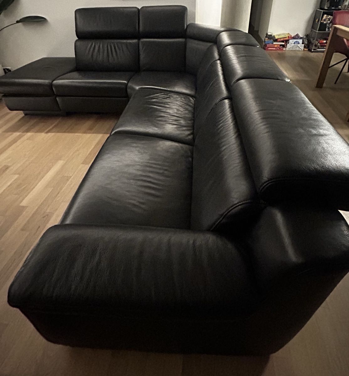 Himolla Divani: Schwarzes Leder Sofa – Usato da Brugg AG venduto da Kavides
