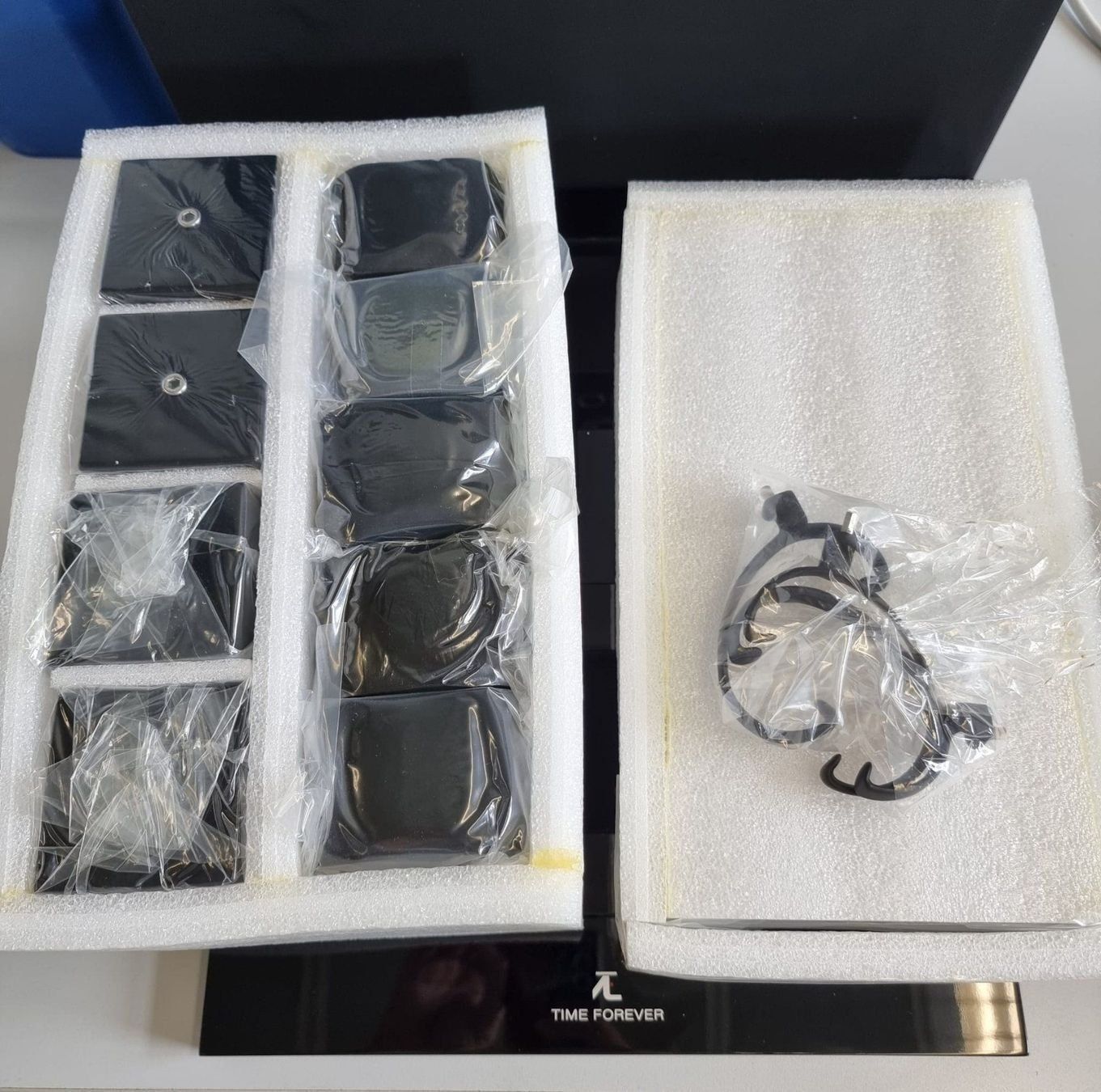 Orologi: Display pour montres – Nuovo e nell'imballaggio originale da La Chaux-de-Fonds venduto da jac_9llg 3