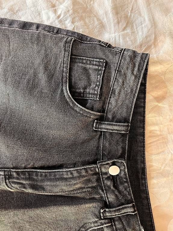 Jeans: Schwarze Jorts – D'occasion à Bad Ragaz par ser_xc7t 2