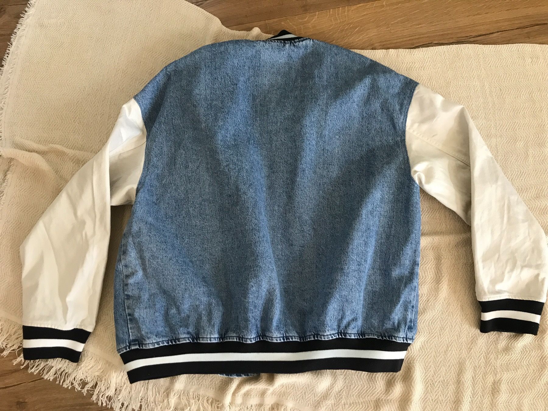 Bershka Giacche: Jeansjacke – Usato da Lotzwil venduto da lan_qr2y 1