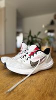 Nike Laufschuhe weiss/schwarz/rot Grösse 42 leicht gebraucht