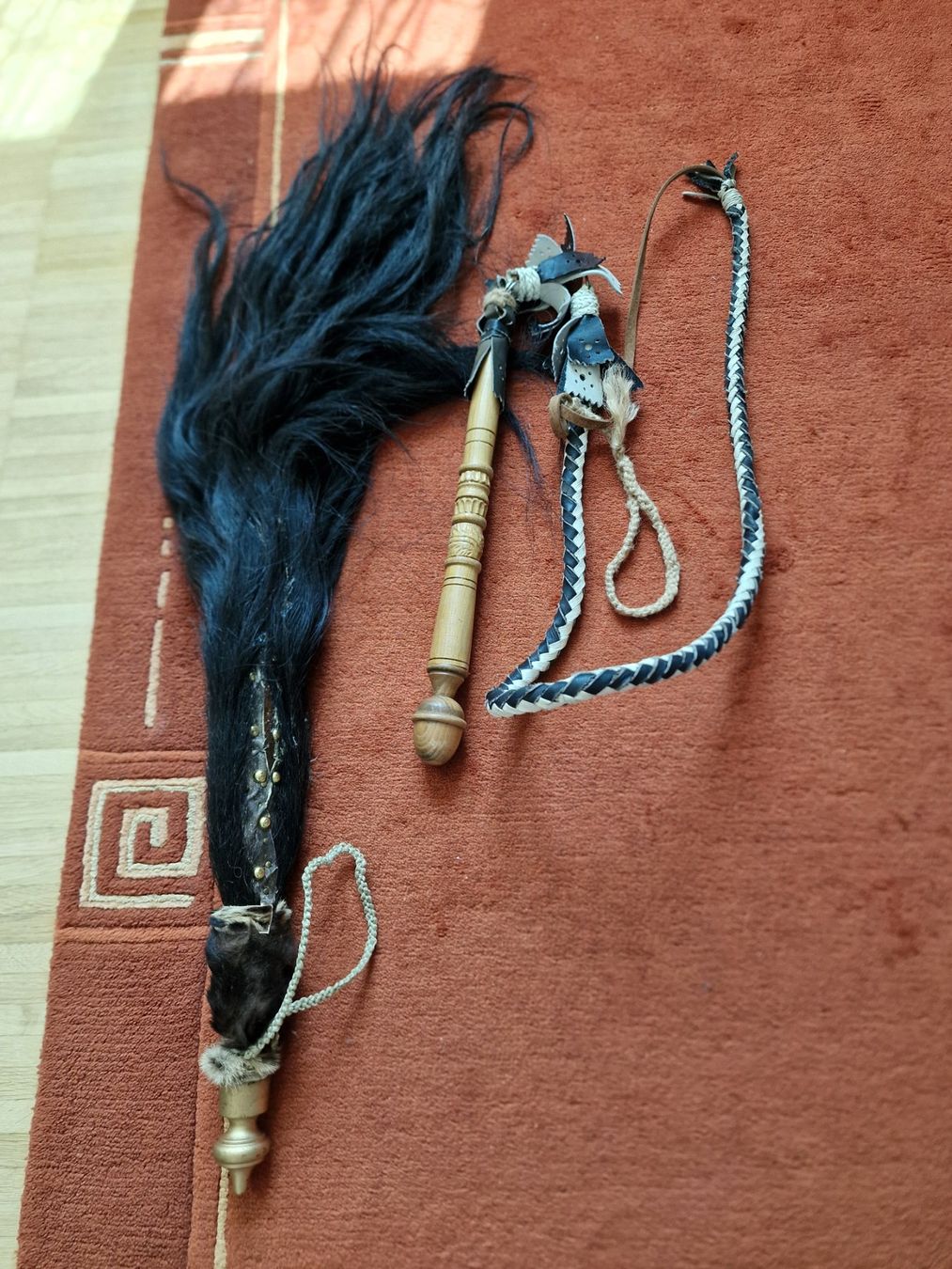 Altro in Accessori per animali: Pfedeschweif mit Griff und Lederpeitsche – Usato da Uster venduto da Rosmarie1958