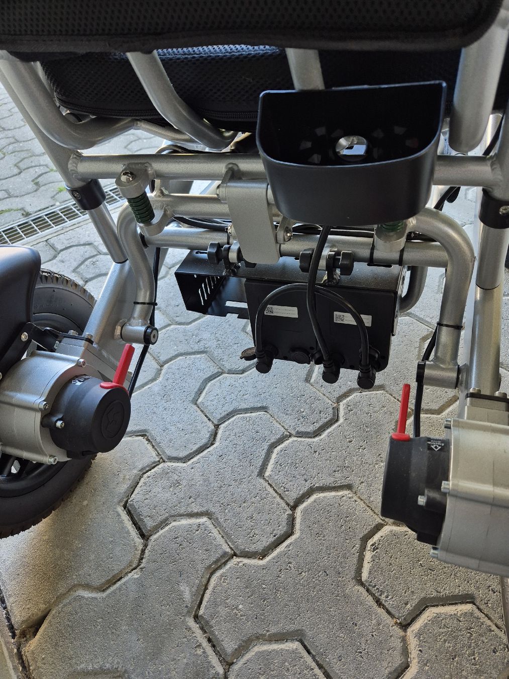 Rollstühle: Elektro Rollstuhl zusammen- klappbar. – Gebraucht aus Obernau von Trix50 7