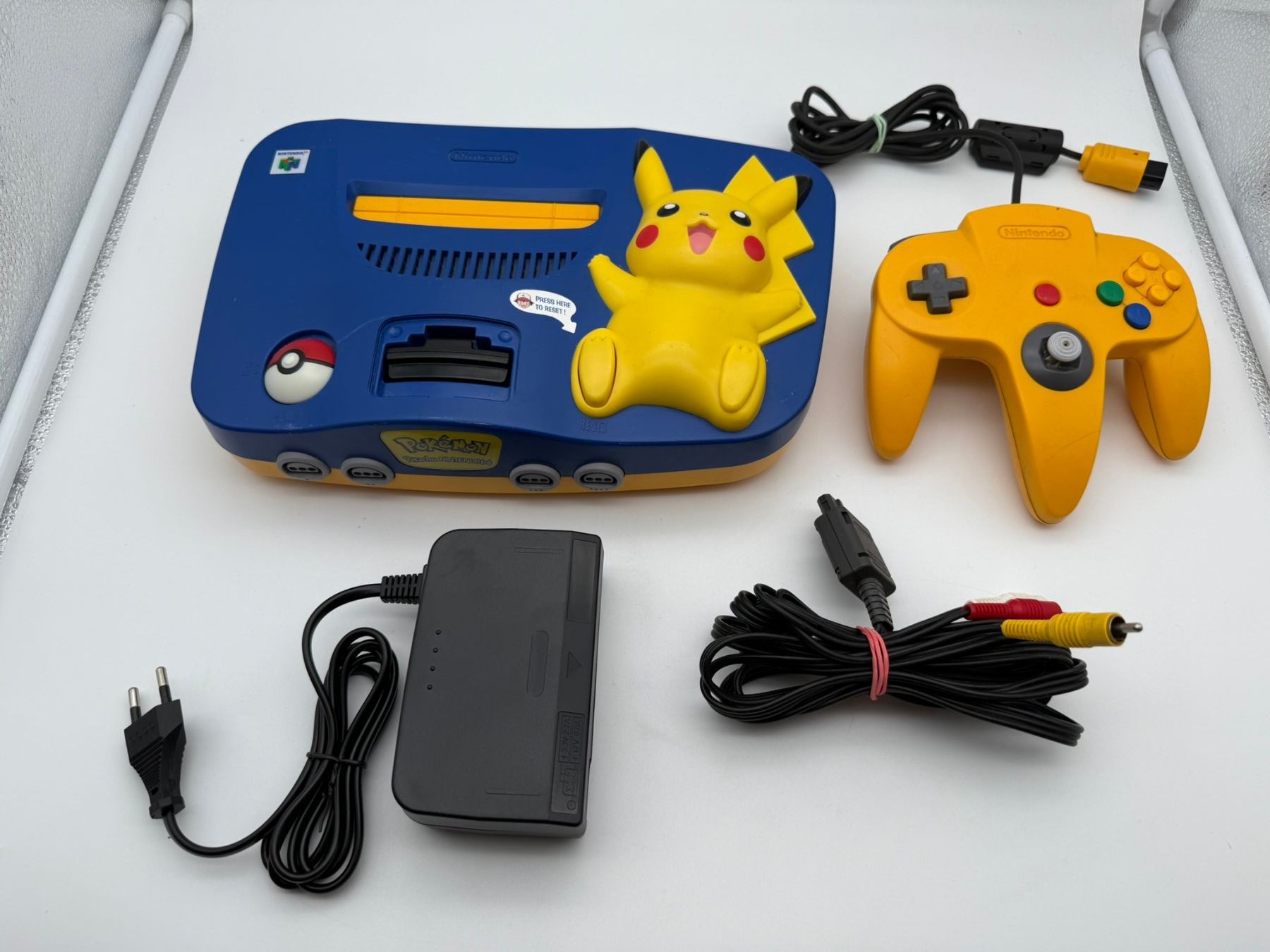 Nintendo Console: Nintendo 64 Pikachu Special Edition N64 Pokemon – Usato da St. Gallen venduto da MarianoPokemon