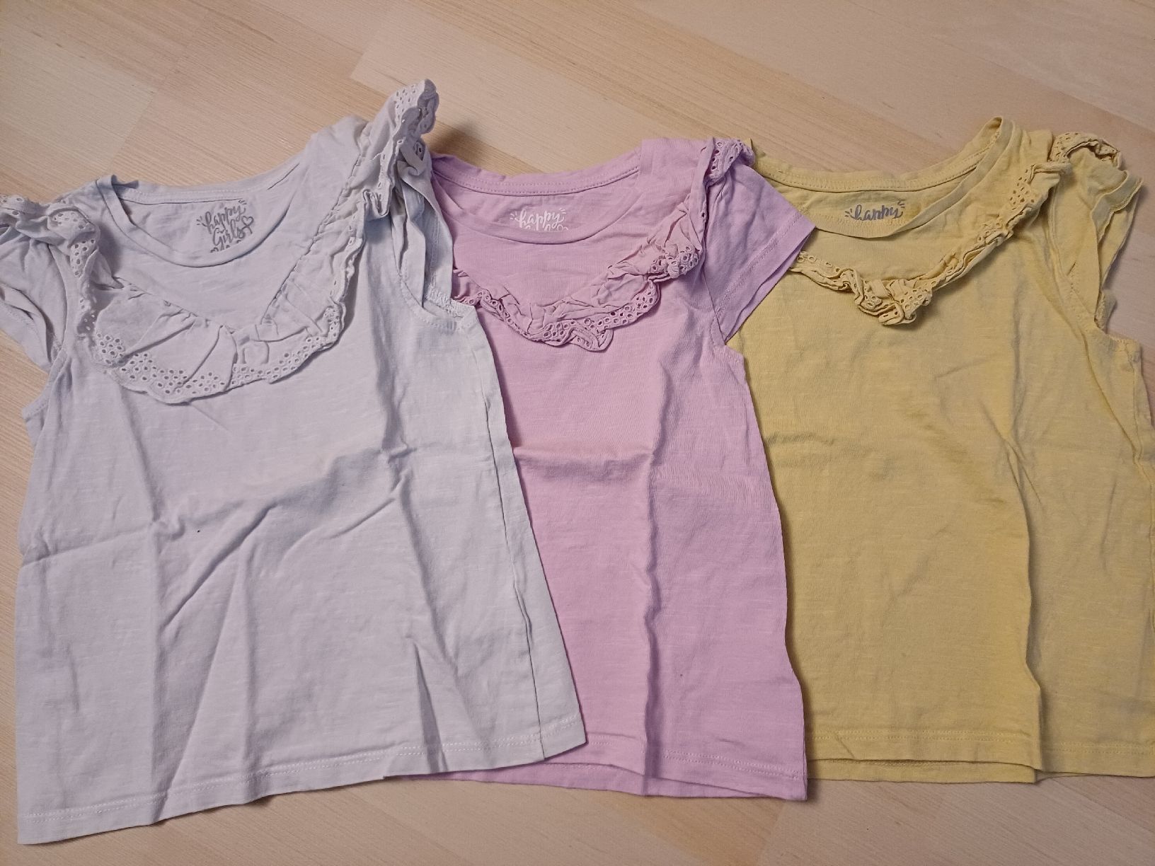 Camicette, T-shirt & Top: Sommer Set: 3 Mädchen T-Shirts mit Rüschen, Grösse 116 – Usato da Windlach venduto da lanuj