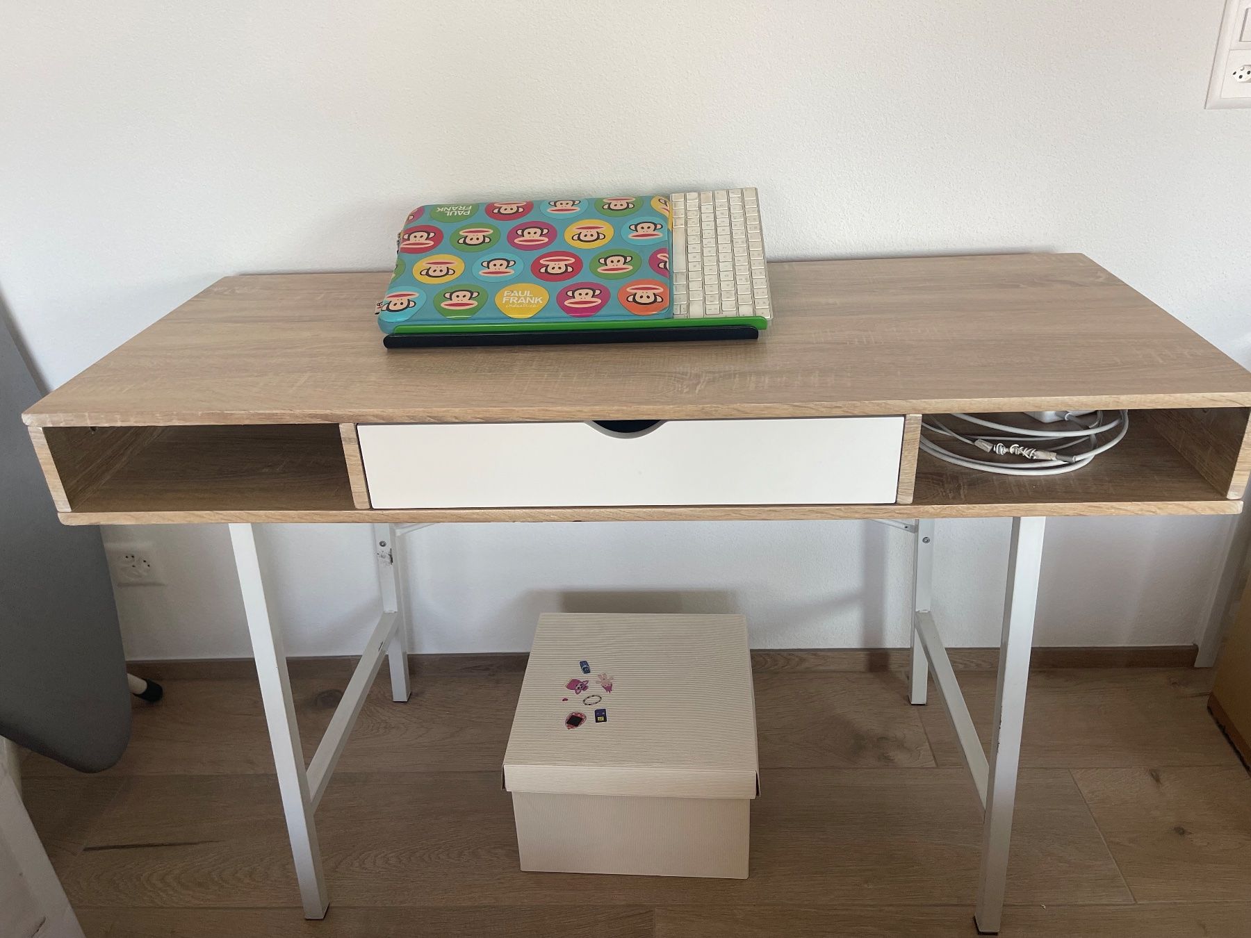 Bureaux: Schreibtisch mit Schublade – D'occasion à Rapperswil SG par sop_zyq6
