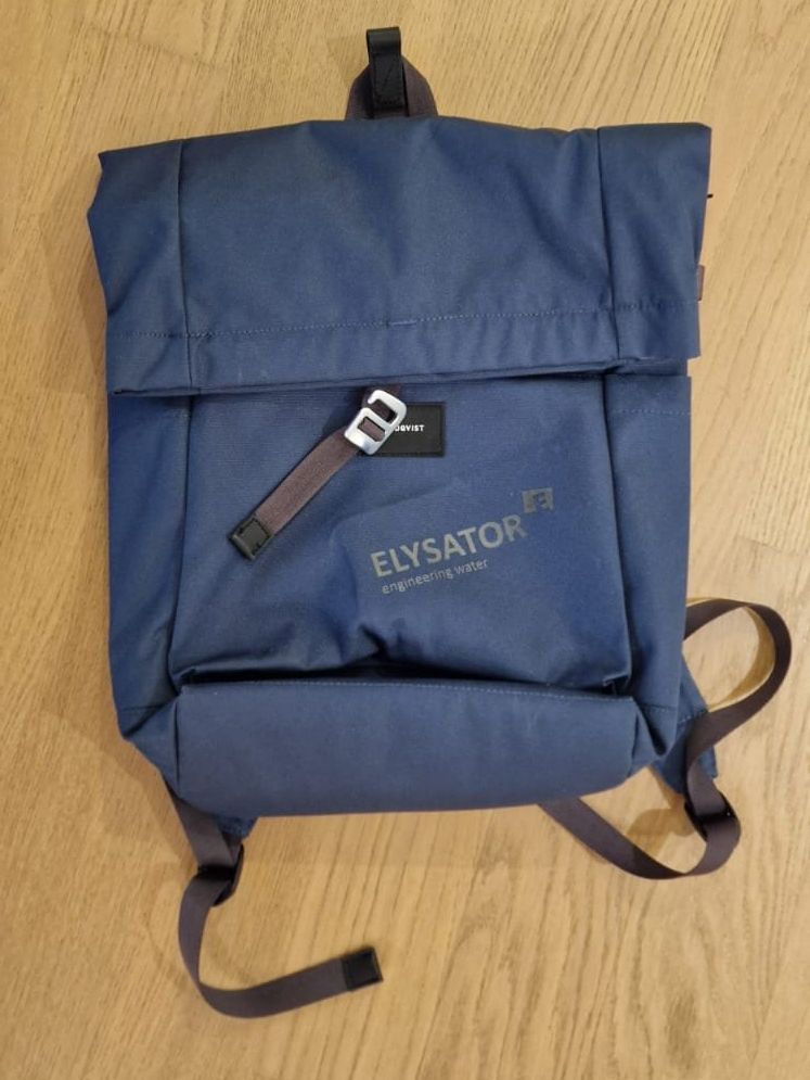 Zaini: SANDQVIST Rucksack ELYSATOR Dunkelblau Rolltop – Nuovo (secondo la descrizione) da Chur venduto da IONTEQ