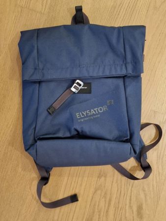 SANDQVIST Rucksack ELYSATOR Dunkelblau Rolltop