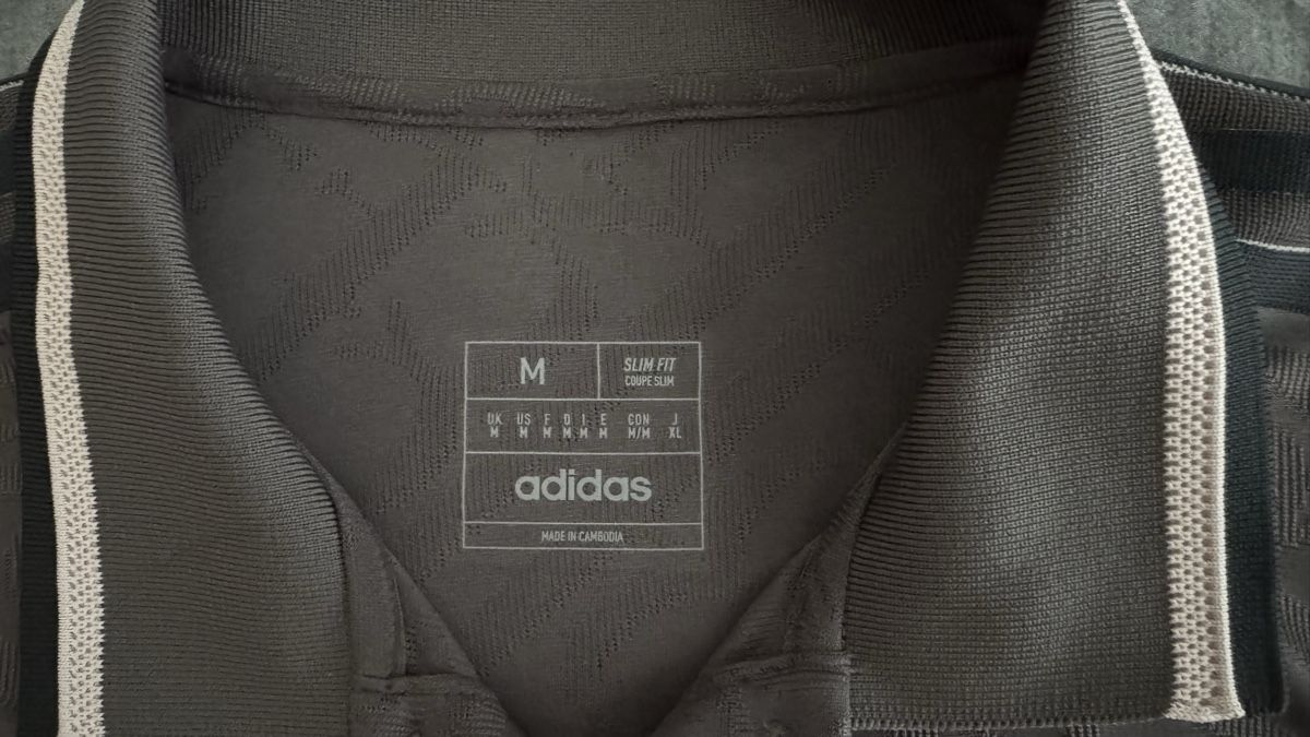Real Madrid Canottiere & Pantaloni: Real Madrid Maillot Authentique Third 24/25 Gris Graphite – Nuovo (secondo la descrizione) da Rheinfelden venduto da flo_6rzz 3