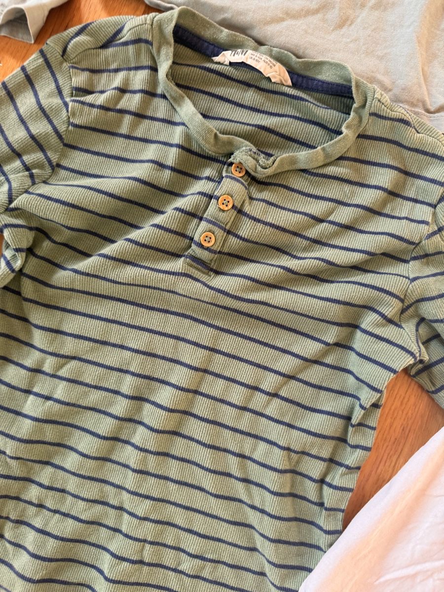 Maglioni & Felpe: Jungen Langarmshirts 134/140 – Usato da Wädenswil venduto da dorodi 2
