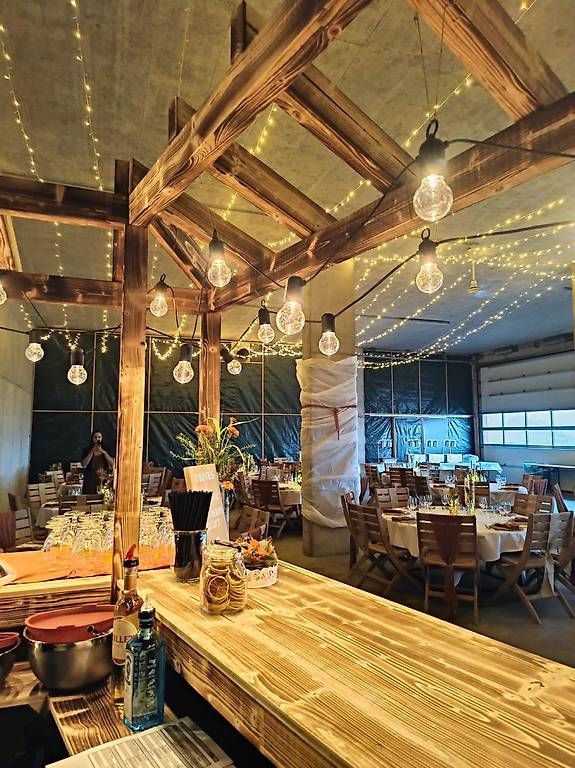 Ladenausstattungen & Messebau: Bartheke / Bar aus Holz zu verkaufen oder vermieten – Gebraucht aus Ranflüh von Gust8 2