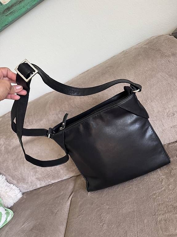 Taschen für Damen: Leder Damen Tasche – Gebraucht aus Schaffhausen von Fixier