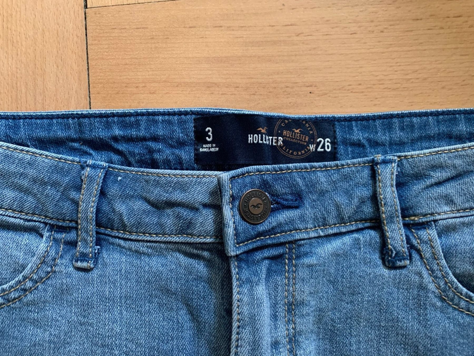 Hollister Jupes: HOLLISTER - Jeansrock hellblau 26 – D'occasion à Zürich par Diazaio 1