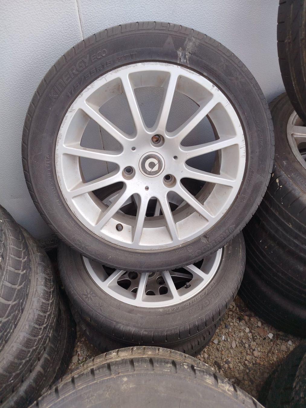 Smart Pneumatici & Ruote complete: Divers jeu de roues Smart Fortwo – Usato da Savagnier venduto da Botteron_Recycling 1