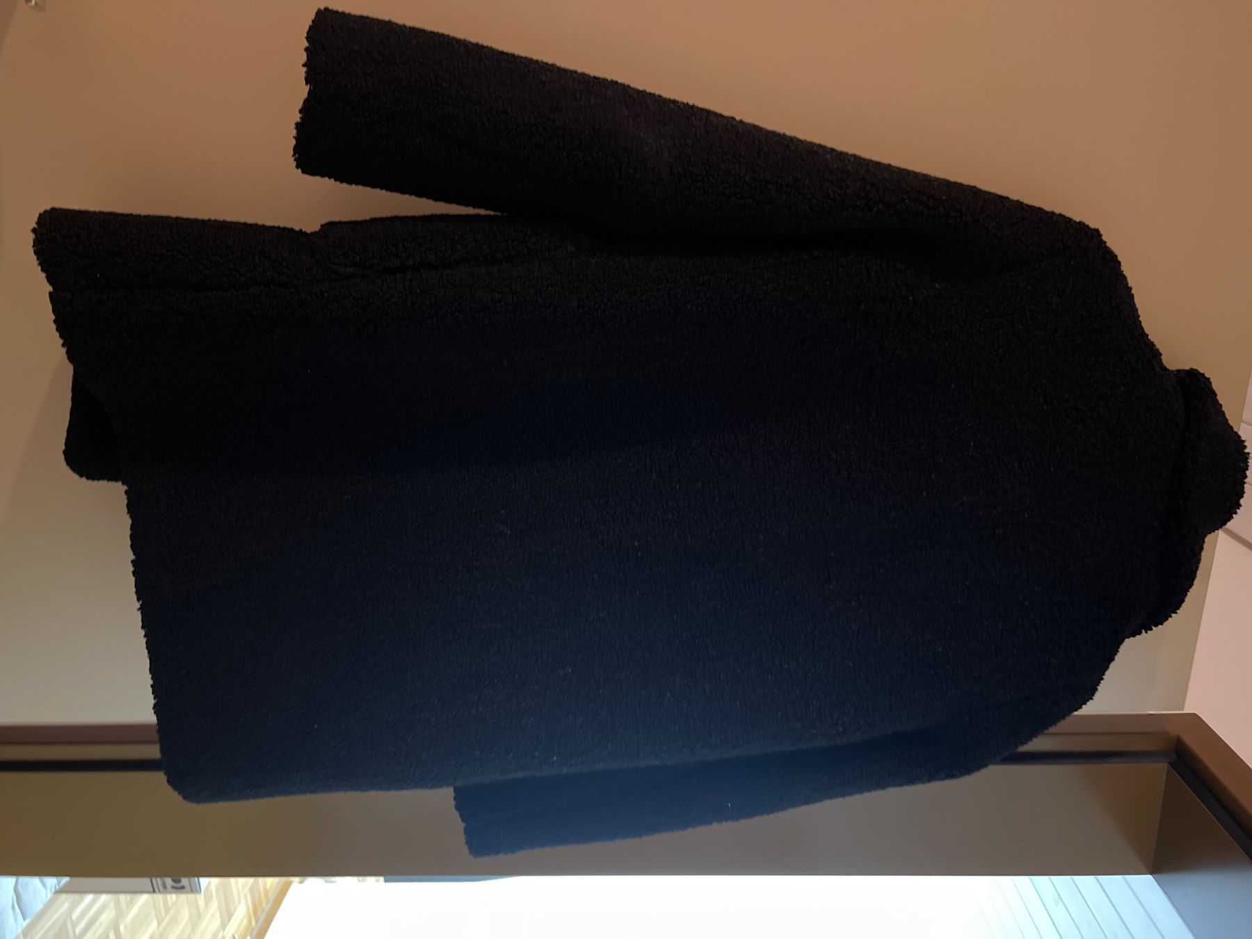 New Look Cappotti: Schwarzer Teddyfellmantel – Usato da St. Gallen venduto da mir_dlk7 1