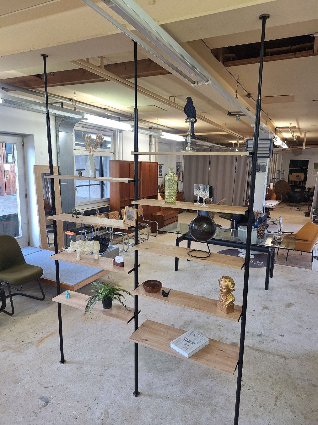 Regale: Mid Century Teleskopregal, Vintage – Gebraucht aus Urtenen-Schönbühl von Atelier21_bern 4