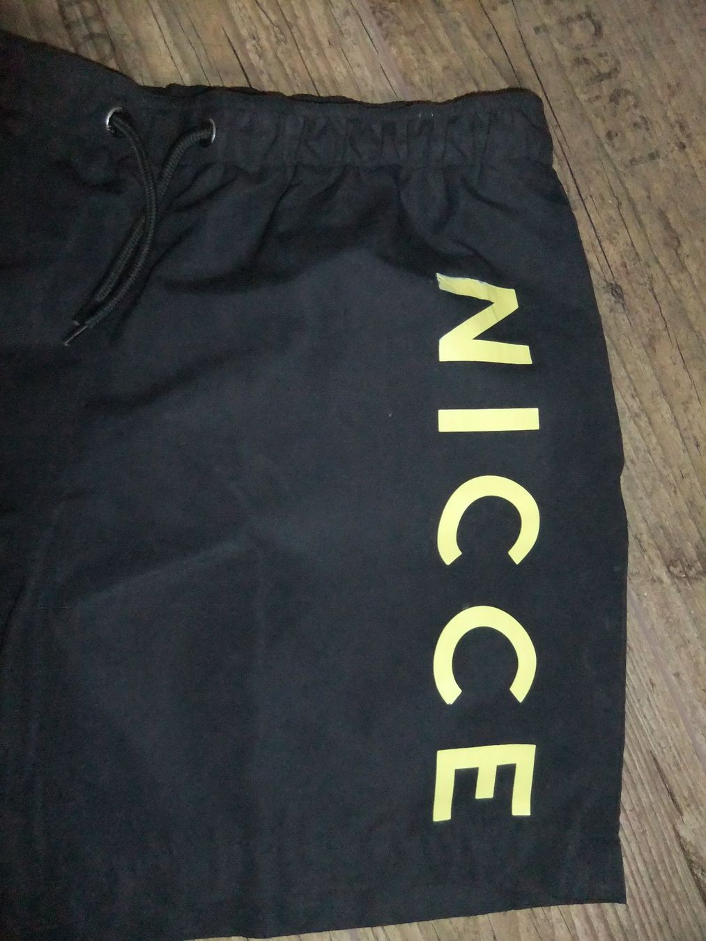 Kleiderpakete: Shorths und Shirt Gr. M Nicce – Gebraucht aus Schleitheim von cabrio58 2