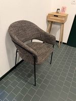 DEPOT Design-Polsterstuhl mit Armlehnen