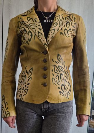Veste en cuir Apart. Taille 34.