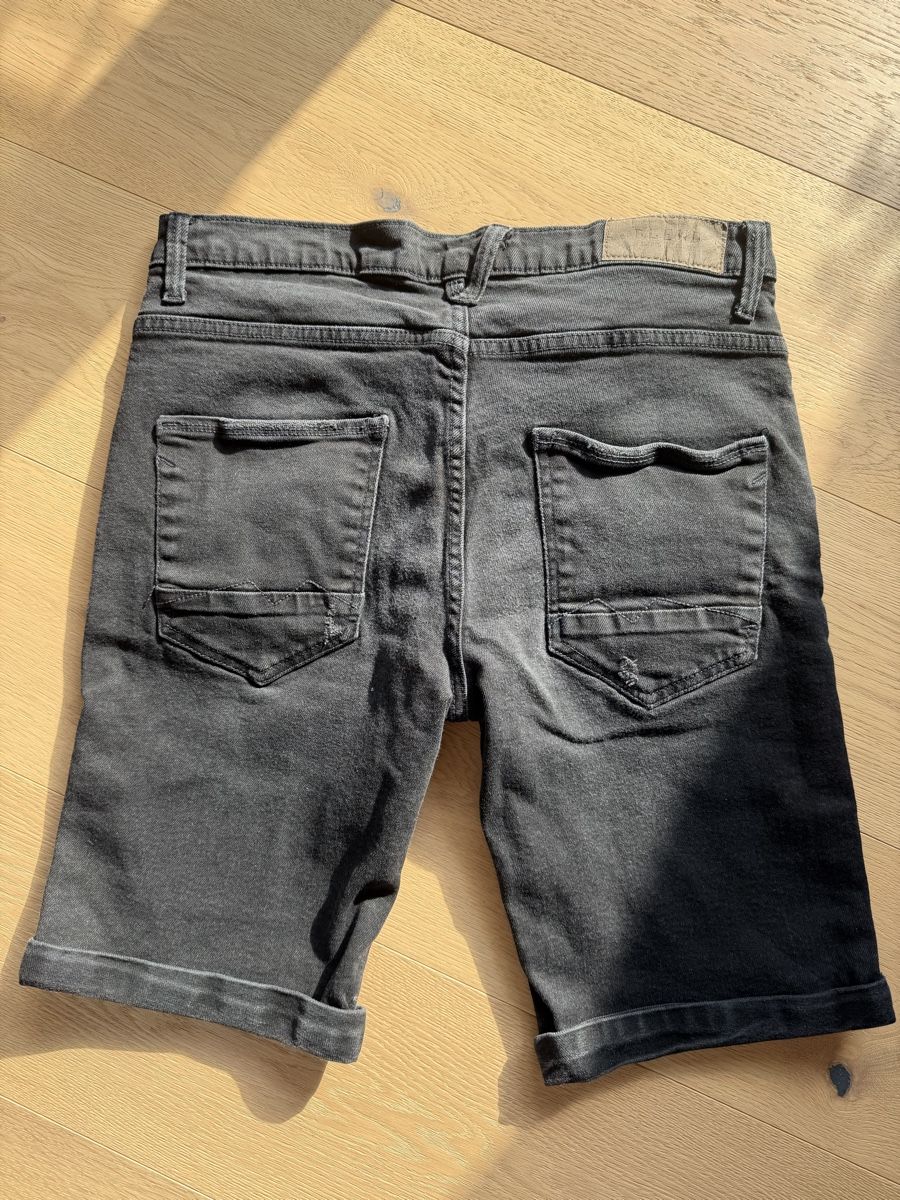 Jeans: Blend Shorts Denim Dark Grey - Medium  – Usato da Wetzikon ZH venduto da dor_rmq2 1