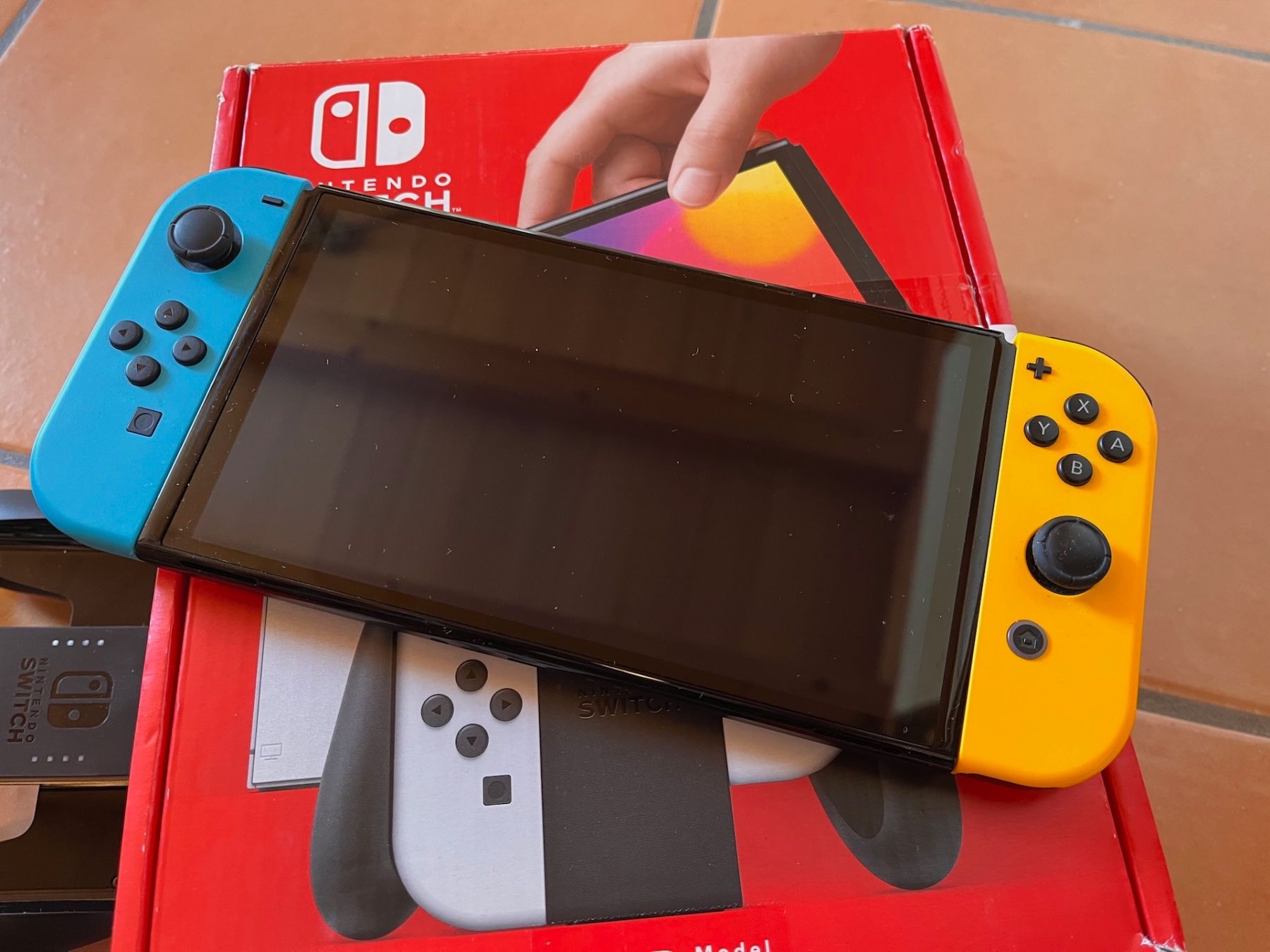 Nintendo Konsolen: Nintendo Switch OLED – Gebraucht aus Eclépens von meegogeem 4