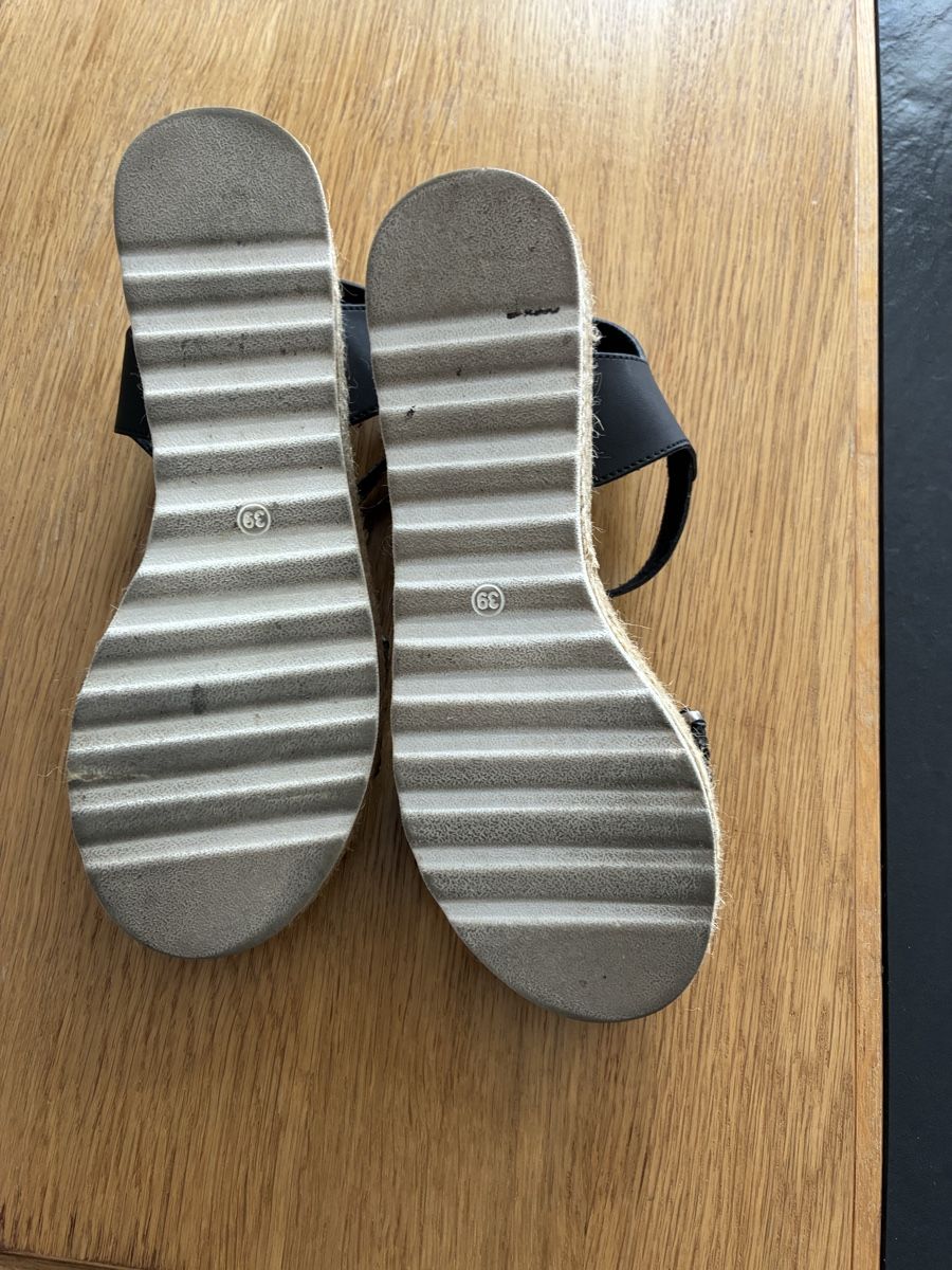 Scarpe da donna: Sandalen, Grösse 39 – Usato da Russikon venduto da aniboss 1