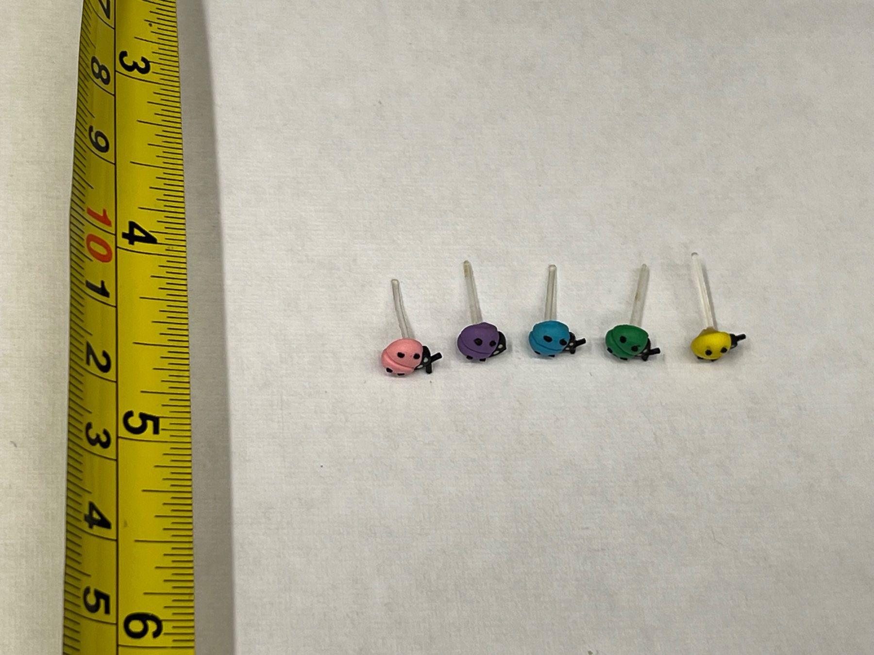 Orecchini pendenti & Orecchini a lobo: Bunte Marienkäferohrstecker – Usato da Zürich venduto da rigani 1