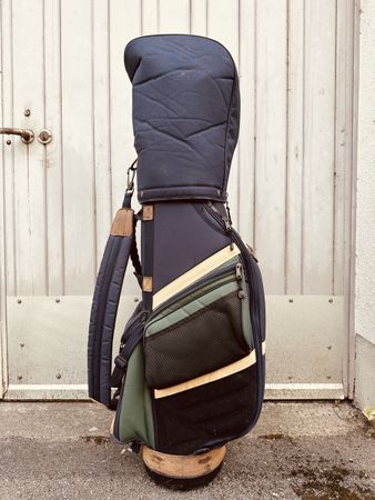 Golfbag dunkelblau mit Tragegurt gebraucht