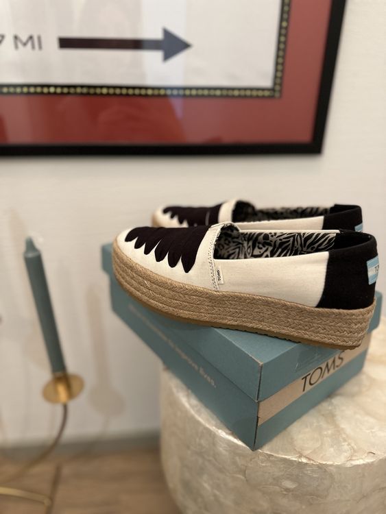TOMS VALENCIA natural canvas espadrilles, new, size 38 4