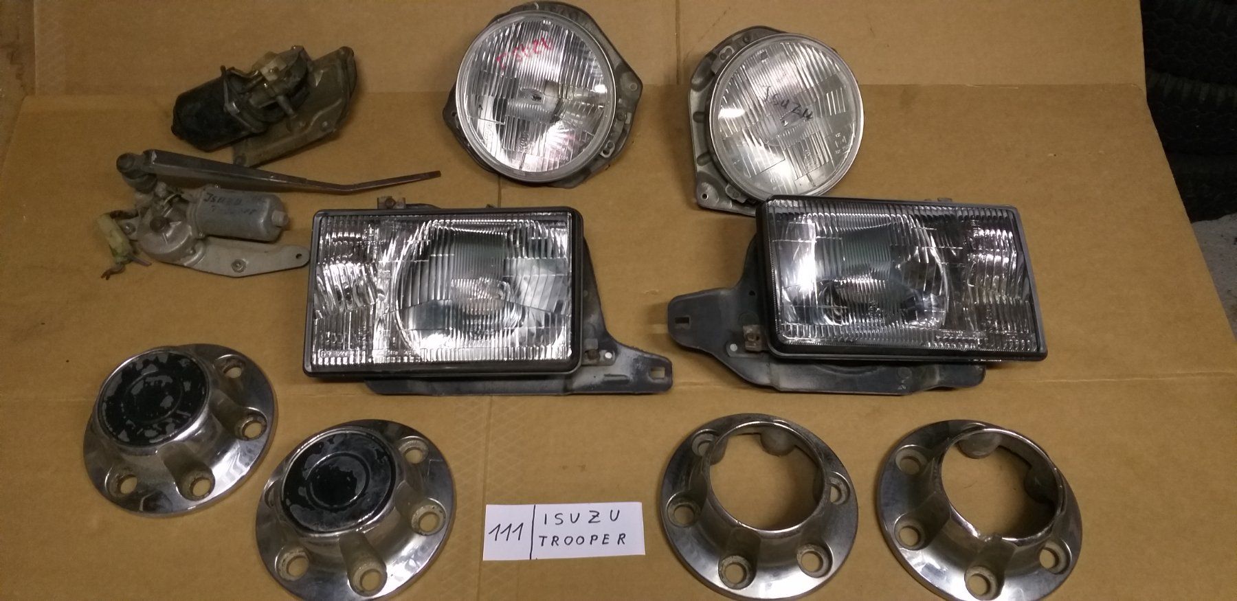 Fari: ISUZU TROOPER  4 PHARES  + CACHES MOYEUX     OLDTIMER – Usato da cortébert venduto da rlv