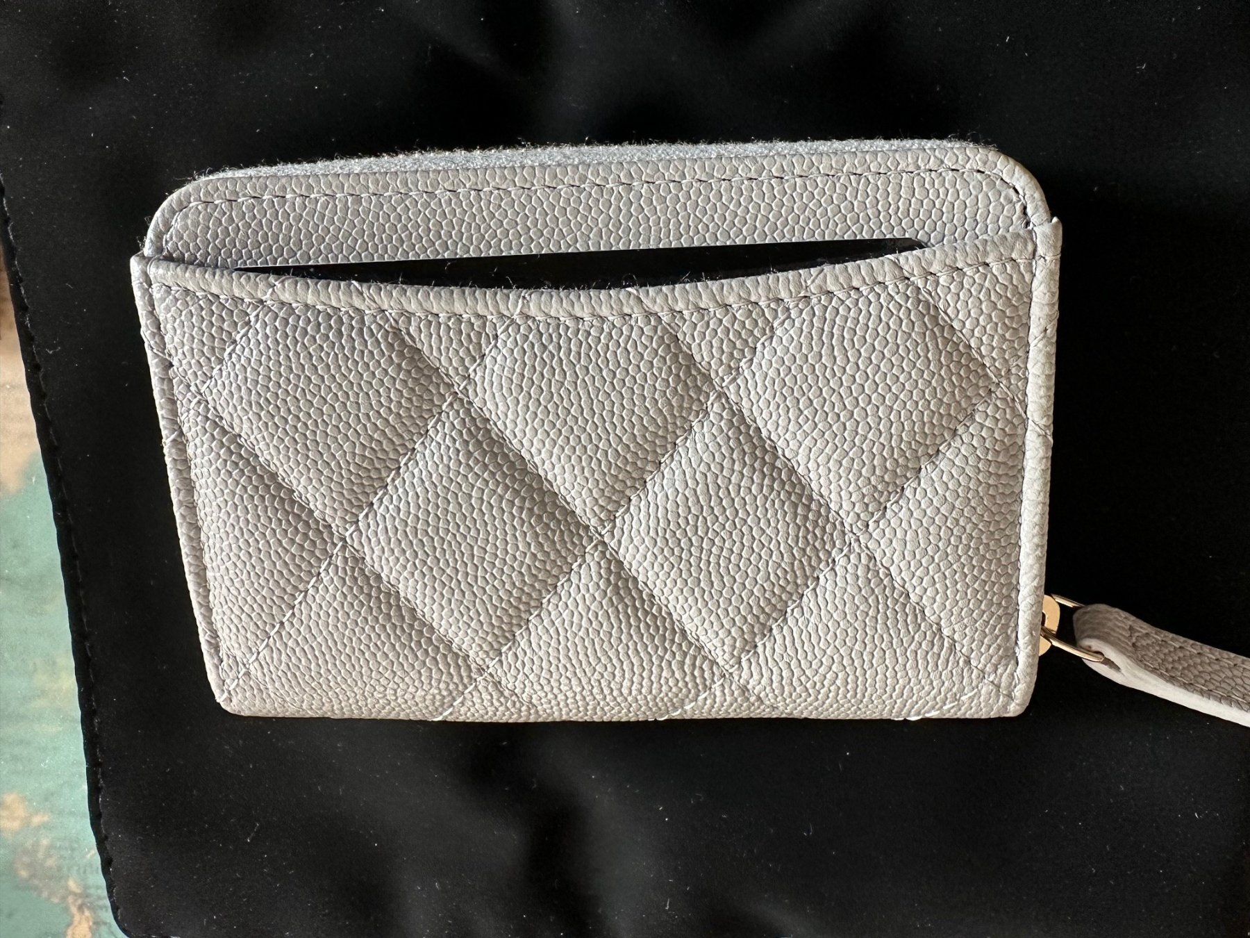Chanel Taschen für Damen: Chanel Zip Coin Geldbörse – Neu und originalverpackt aus Winterthur von chanel_love 1