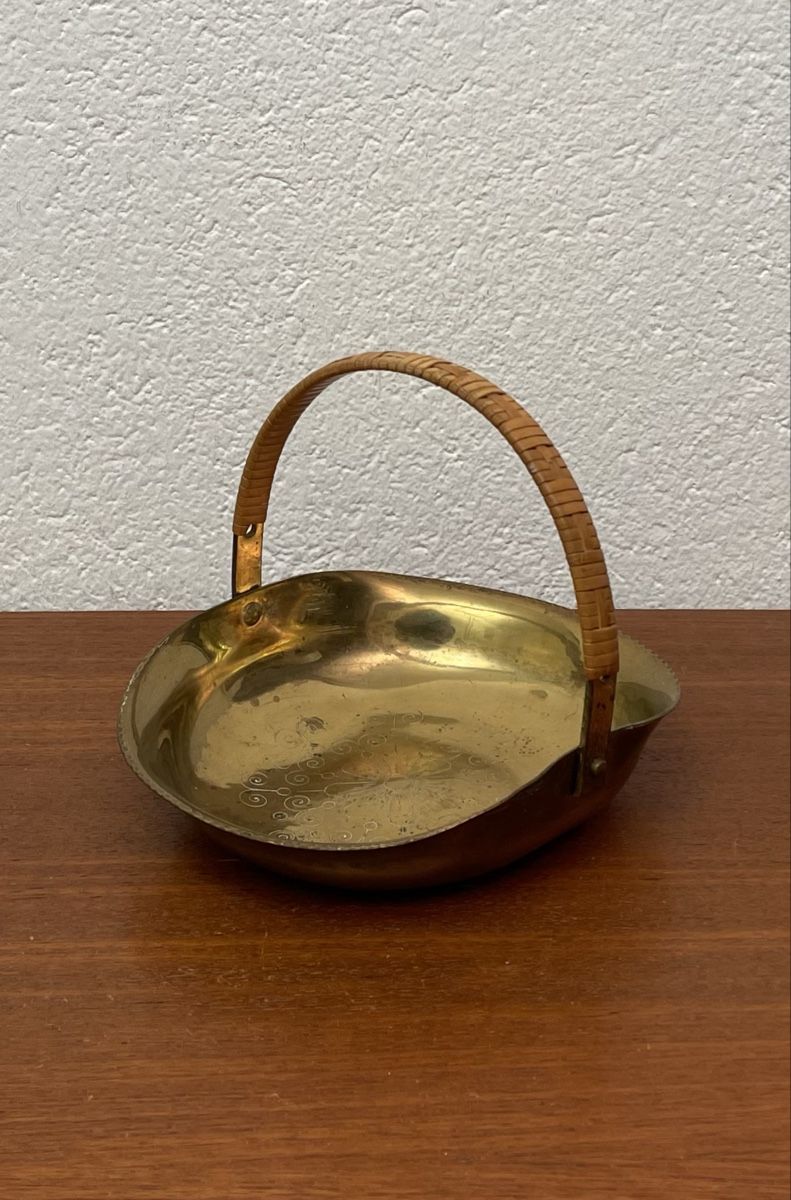 Ciotole: Vintage Messing Schale mit Raffia Griff Sigg Anbietschale – Usato da Zürich venduto da Vintagewiesel 1
