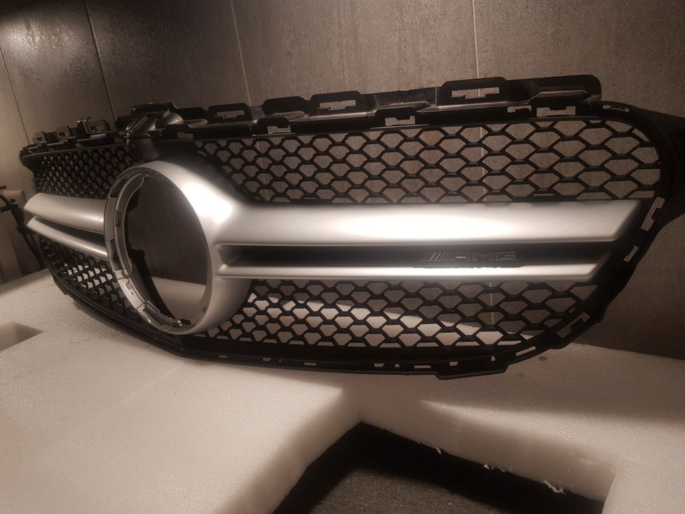 Grille calandre Mercedes AMG (Neu (gemäss Beschreibung)) in Essertes ...
