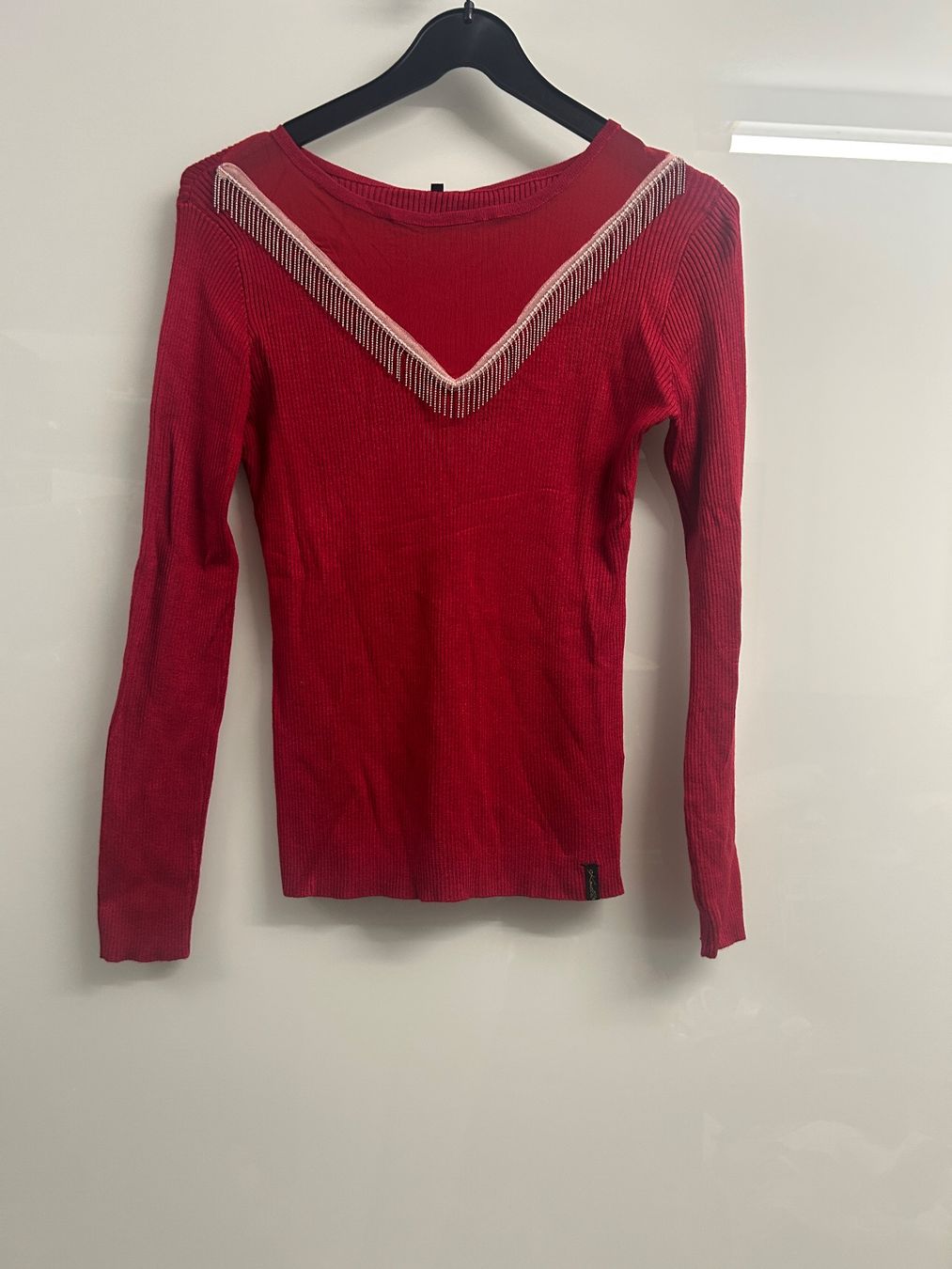 Maglioni & Felpe: Pullover rot dekorativer Ausschnitt one size Neu – Nuovo e nell'imballaggio originale da Regensdorf venduto da Spyke55