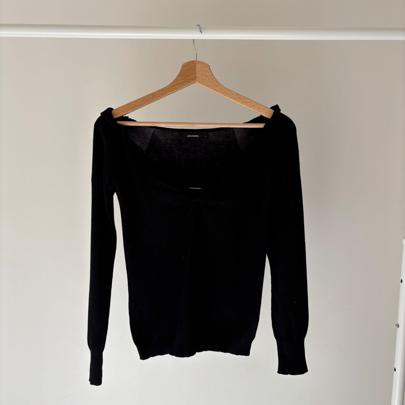 Stefanel Top: Pull noir manches longues Stefanel taille S – Usato da Veyrier venduto da MargaritaR