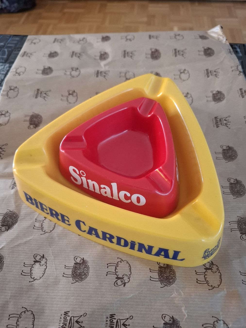 Cardinal Aschenbecher: 2 cendriers Ornamin, Cardinal et Sinalco – Gebraucht aus Crémines von Carambaaa