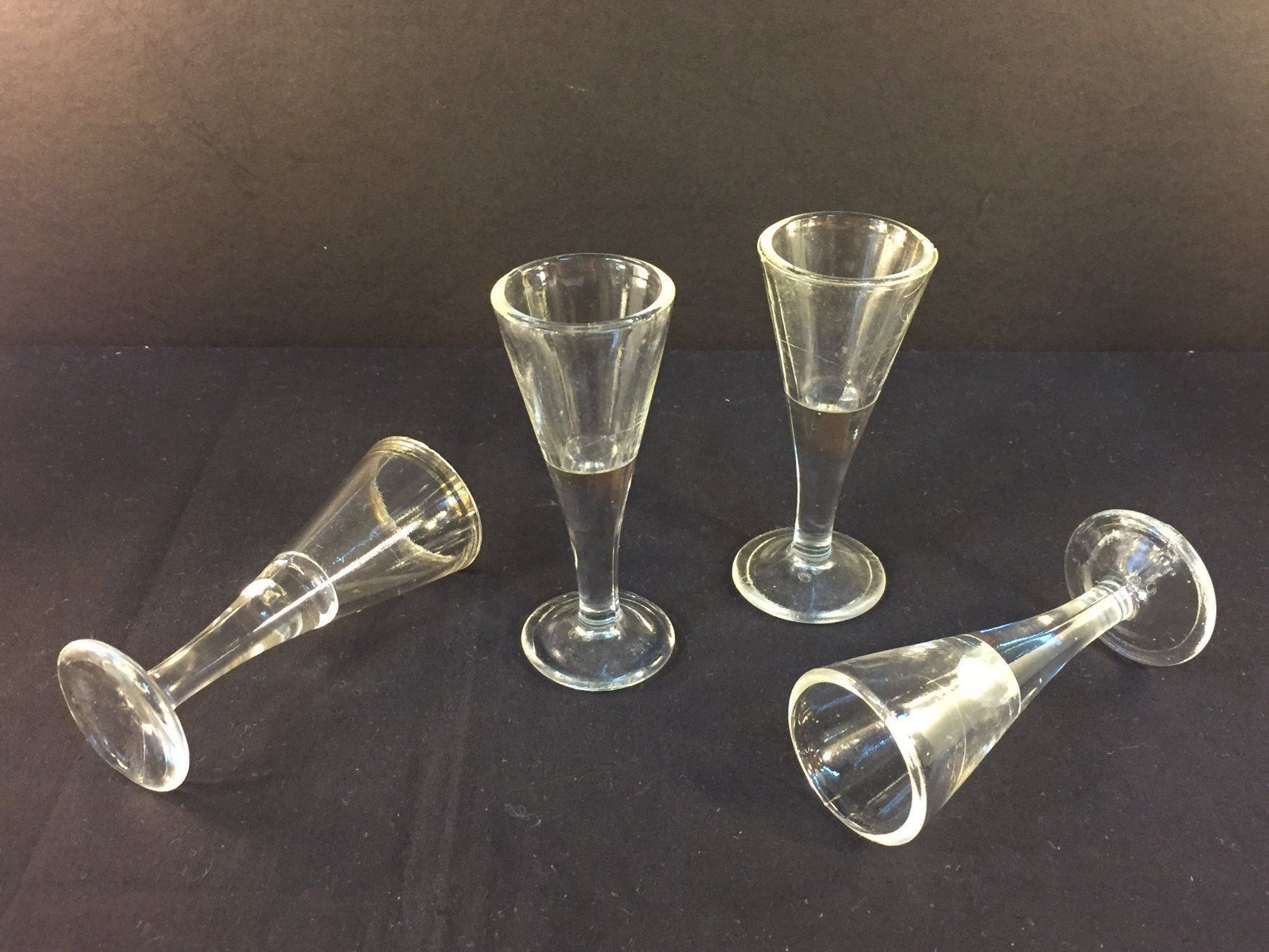 Bicchieri: Vintage 4 Pressed Schnaps/Likörgläser – Usato da Schaffhausen venduto da vintageville 2
