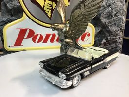 PontiacBonneville 1:43 Mit Kühlerfigur und Schild
