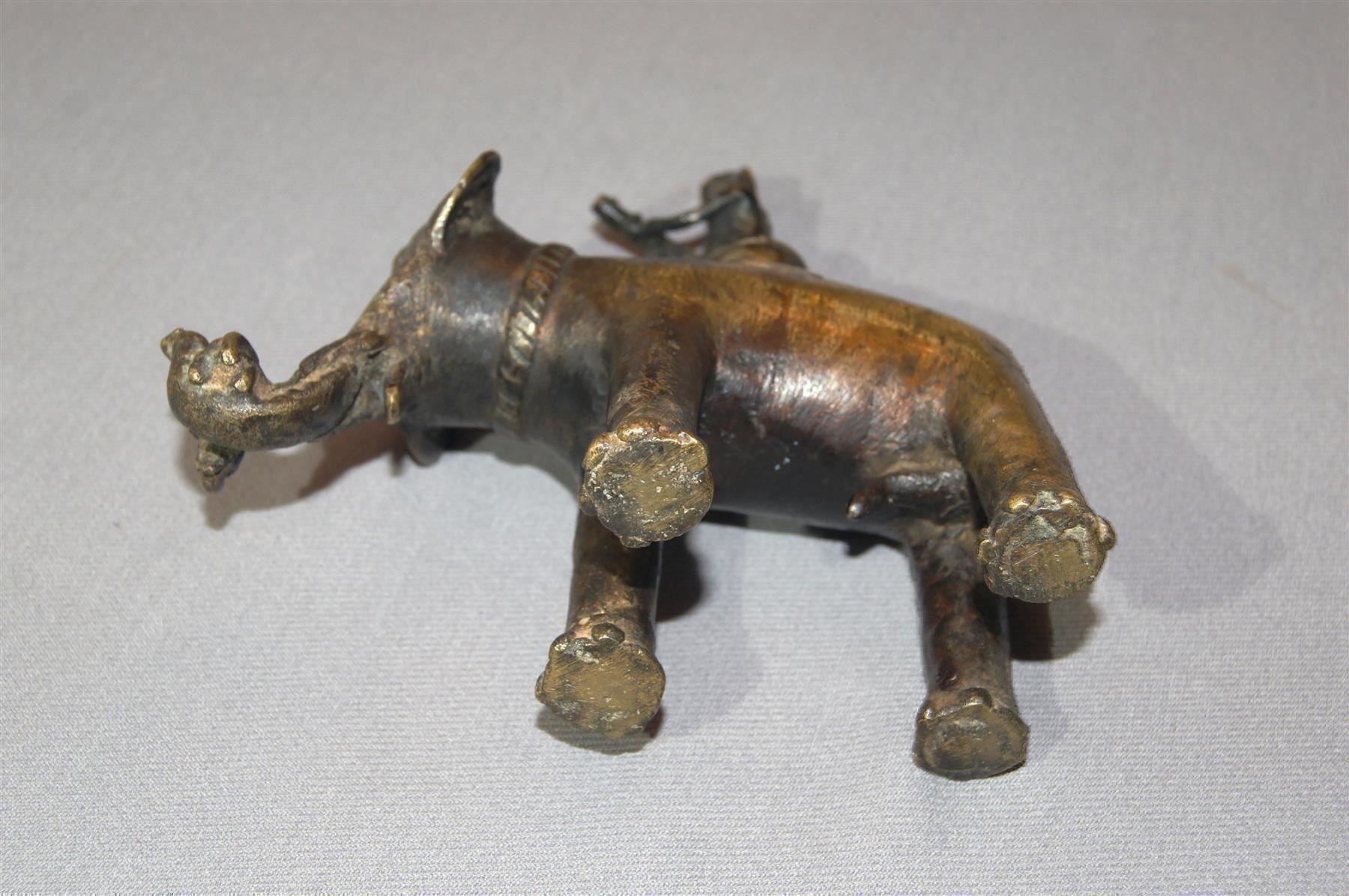 Sculture & Statue: Bronze-Elefant mit bewaffnetem Reiter – Usato da Geroldswil venduto da ARTEFACTO 7