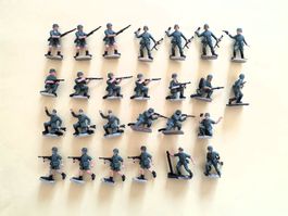 Soldats en plastique, 1/72, 25 mm. 26 pièces, 1939-45 ?