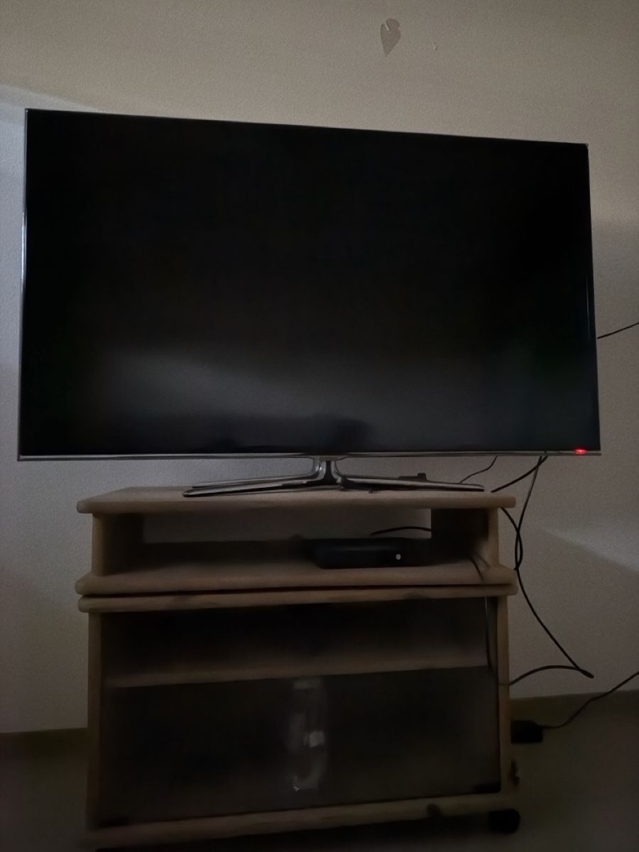 Samsung Televisori: Samsung Smart TV (Full HD) – Usato da Fehraltorf venduto da milady