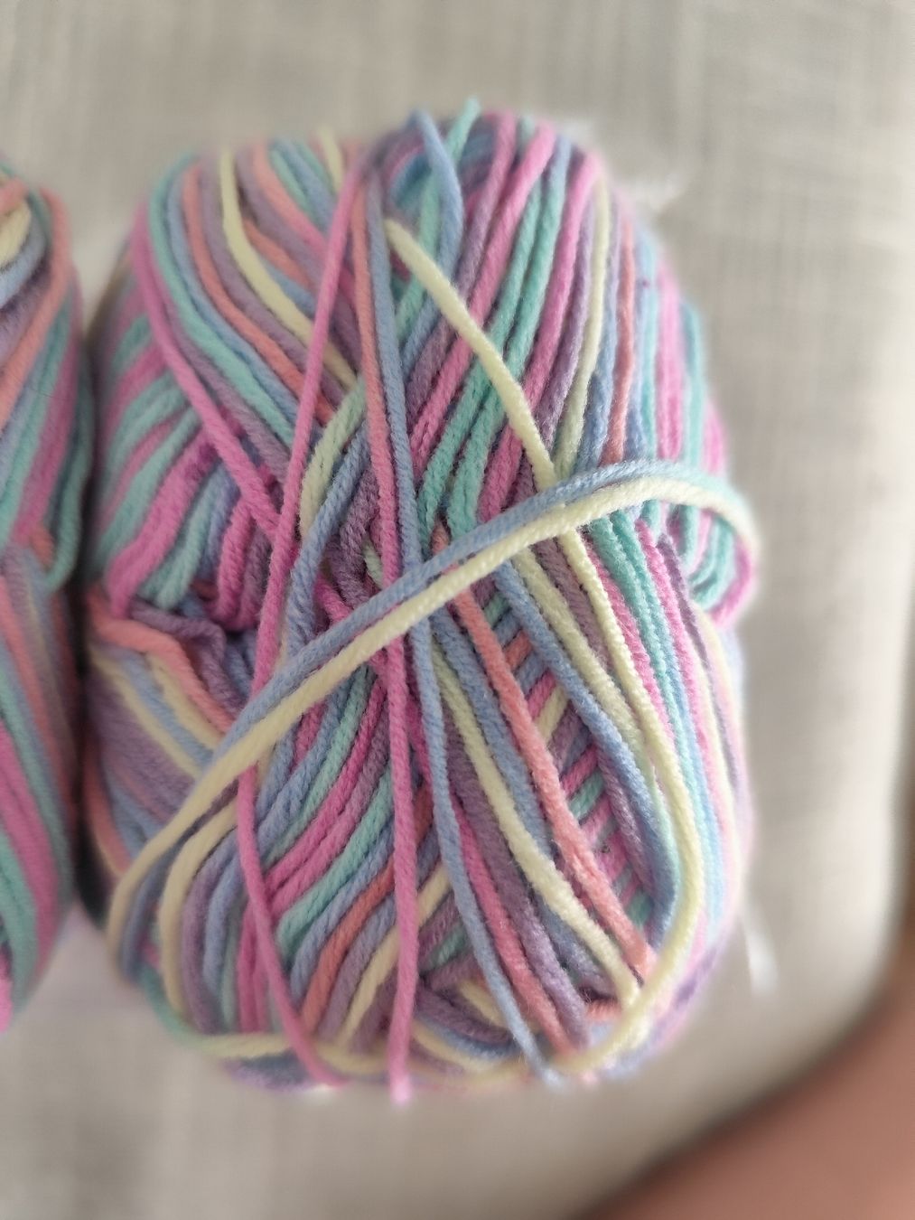Cordicelle & Fili: 7 Balls Yarn Pastel Colors – Nuovo (secondo la descrizione) da Zürich venduto da lub_6w8f 1