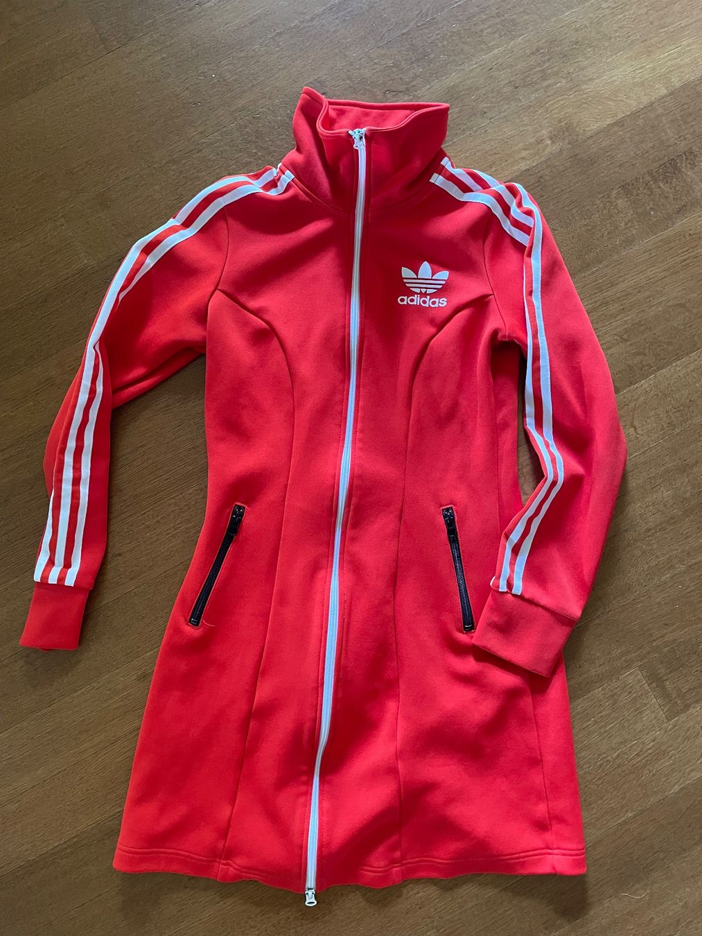 Adidas Jacken: Adidas lange Jacke – Gebraucht aus Zürich von Robbe2