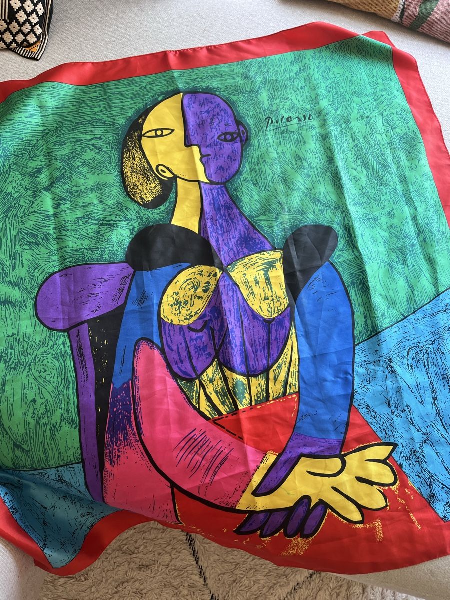 Foulard & Sciarpe: Picasso Portrait Scarf Multicolor Poly Square Good Condition – Usato da Lausanne venduto da Danash