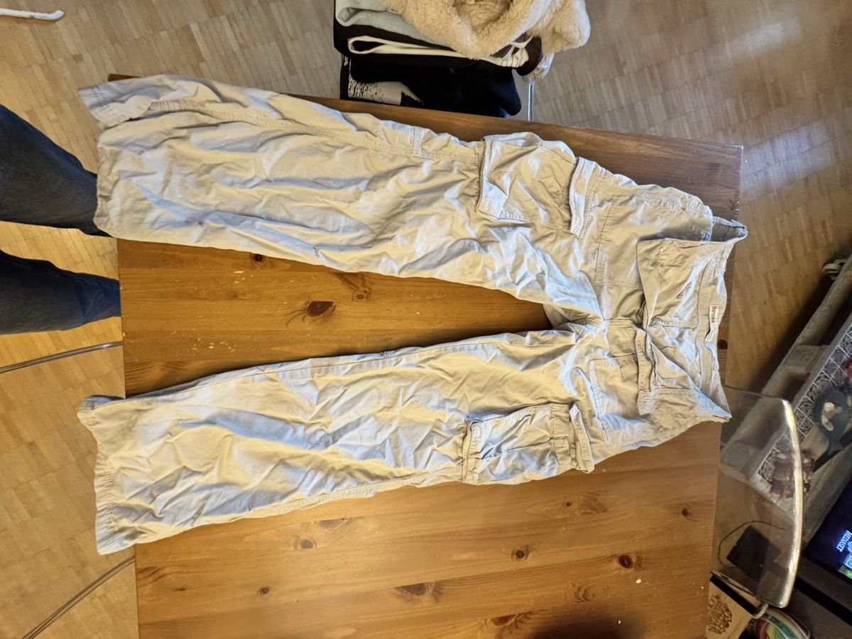 Bershka Pantaloni: Gargohose bershka 40 – Usato da Küssnacht am Rigi venduto da ciucchino 1